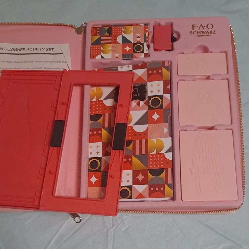 FAO Schwarz Geometric Fashion Design Kit - Red and Pink